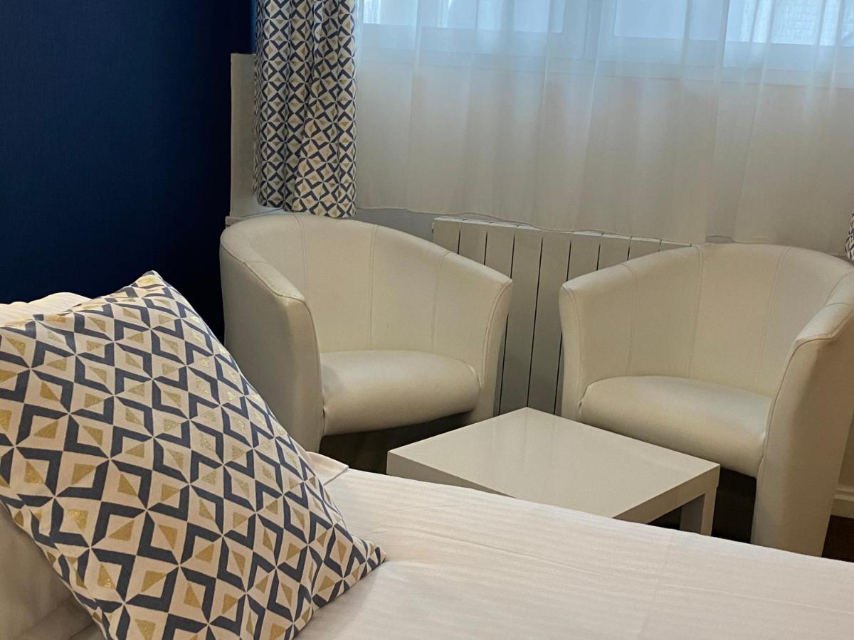 Hotel Contact - Les Bleuets &