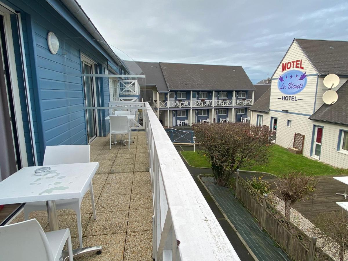 Hotel Contact - Les Bleuets & La Rivière-Saint-Sauveur