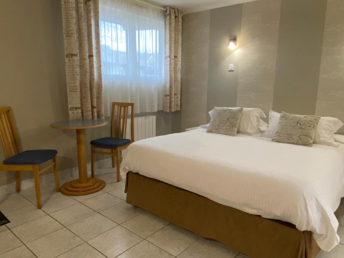 Hotel Contact - Les Bleuets & La Rivière-Saint-Sauveur