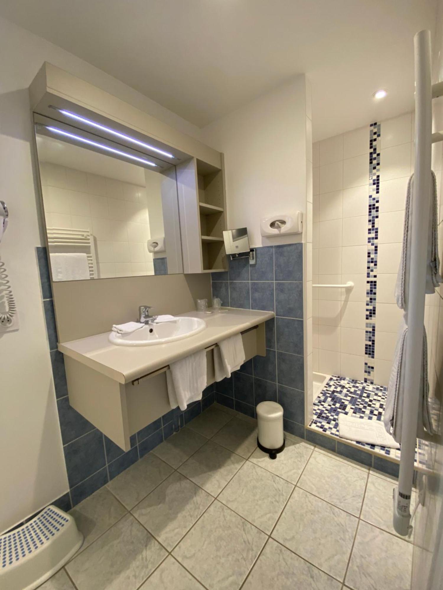 Contact - Les Bleuets & Hotel 3*
